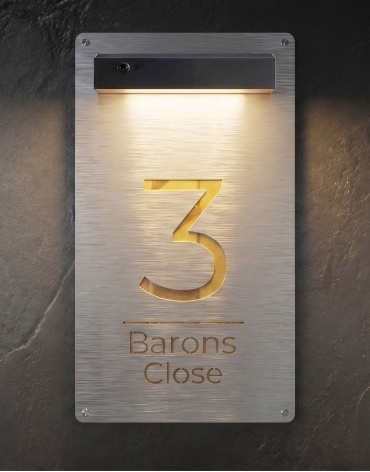 brushed-aluminium-solar-street-sign